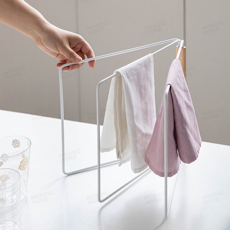 ราวแขวนผ้า Free Cloth racks Japanese-style สามารถพับเก็บได้อย่างง่าย ตัวแขวนสามารถขยายได้อย่างอิสระ แขวนได้สามผืน