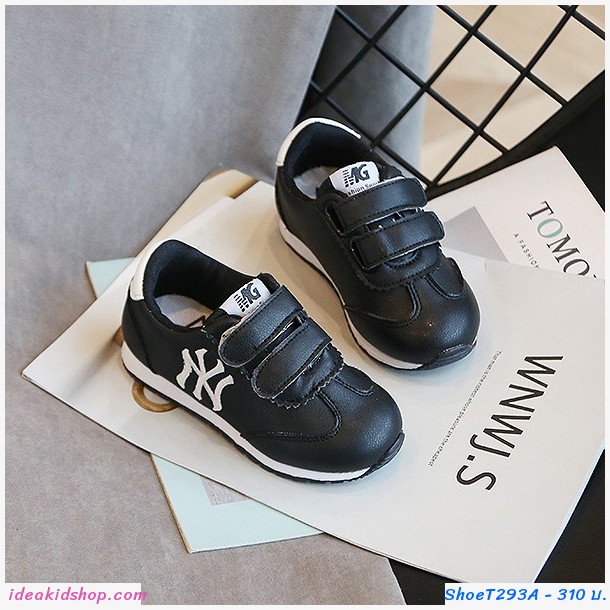 รองเท้าผ้าใบสไตล์ NY สีดำ