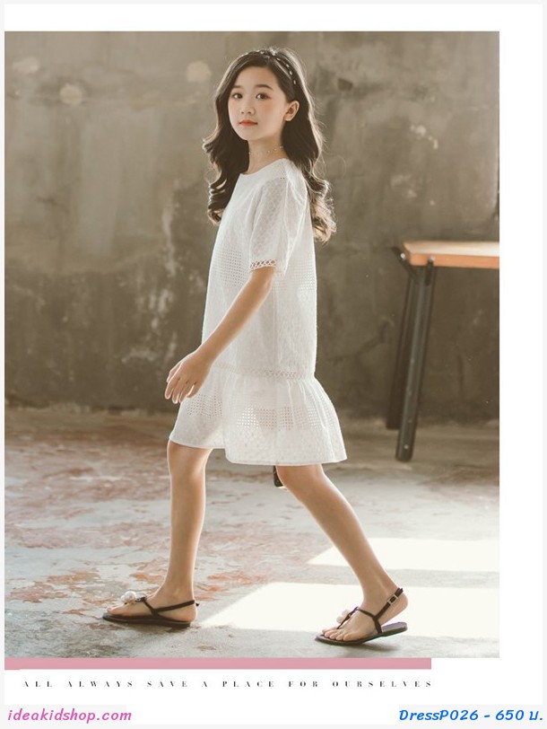เดรสลูกไม้สีขาว ฉลุลาย