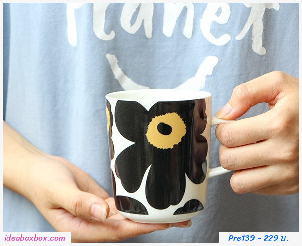 แก้วน้ำเคลือบเซรามิก Poppy Marimekko สีดำ