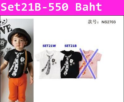 ชุดเสื้อดำ กางเกงส้มและเข็มขัดเอี้ยม